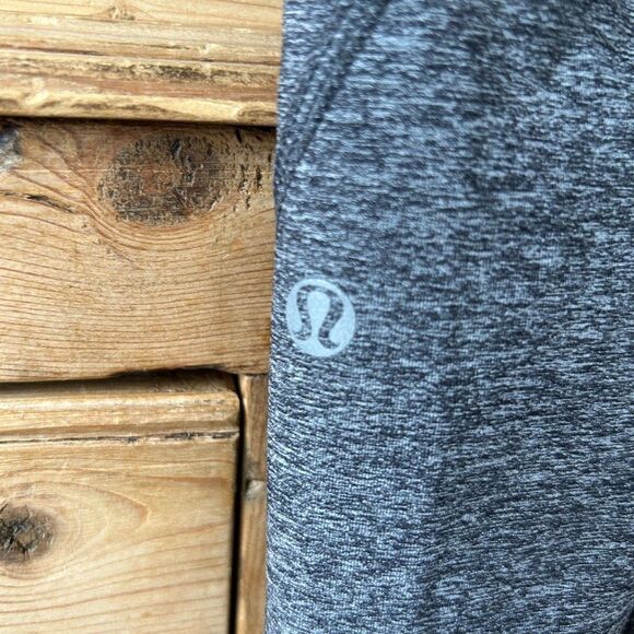 Lululemon Womens Size 4 Gray White Blue Cropped Leggings Athletic‎ Pants Sporty - Picture 5 of 6